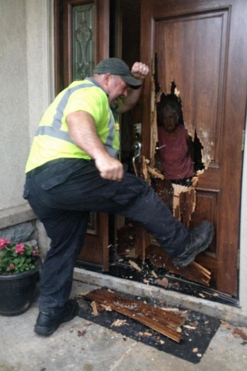 After Noticing That an 82-Year-Old Woman’s Trash Can Was Still Sitting by the Garage Instead of the Curb Like It Had Been Every Tuesday for Years, a Garbage Truck Driver Ignored His Company’s Strict Schedule, Ran Up the Driveway, and Eventually Kicked Down Her $4,000 Mahogany Front Door — But What He Found Inside the Quiet House Left Even the Paramedics Speechless